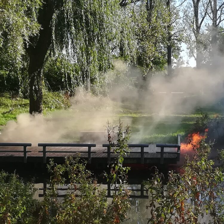 2023 wk 43 VINKENTOUW art 3 Vissteiger Diamantpark gaat in vlammen op FOTO 1